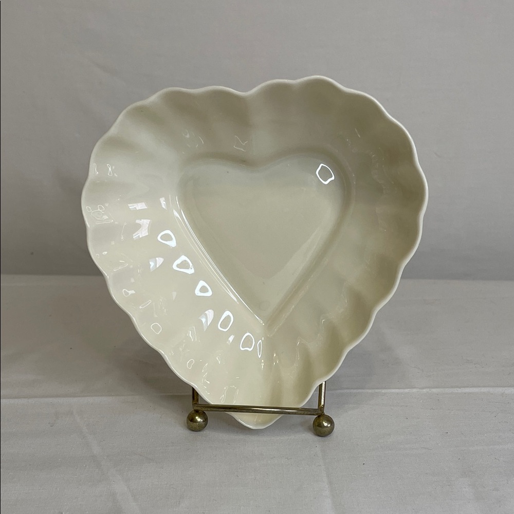 BELLEEK POTTERY IRELAND Heart-Shaped Dish